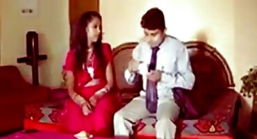 Zrela teta zbunjuje se matore porno s mladim afroamerikancem.