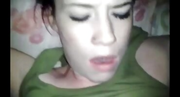 Ostavi srpske matorke porno kurac između titeka.