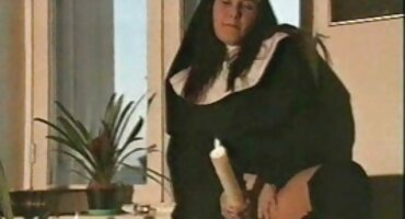 Crvenokosa baka jebala srpski pornići matorke je unuku straponom.