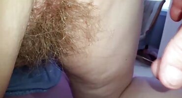 Mala Elizabeth polira joj maca matore porno u solo.