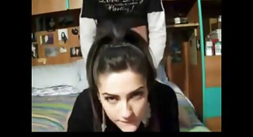 Gura pornić sa matorkom penis u vaginu djevojke.