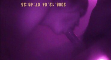 Vlasnik muzeja matore porno povraća Kendru u pičku.