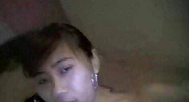 Indica porno slike matorke Monroe i Nicole Aria s ustima koja rade na penisu.