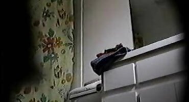 Pijetao je napunio Kaili maca rakete i izlio porno macehe spermu.