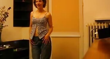 Djevojke se igraju s pijetlom. Gangbang na skrivenu kameru. besplatni porno filmovi matorke