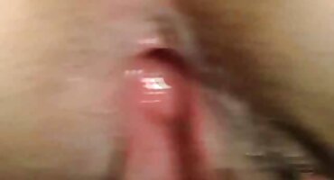 Podlegne porno matorka kamionetu i zajebava se.