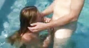 Emili Vilis se zajebava matorke porno video s Dreddom.