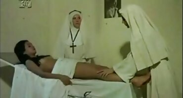 Djevojke dijele penis na dva dijela. starke pornići