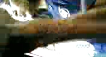 Crveni zanep zabija prste porno filmovi starke u vaginu.