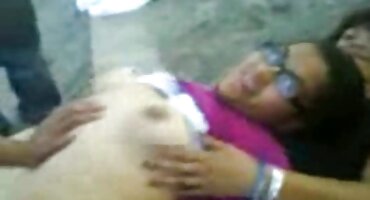 Kendra se zajebava, srpski porno filmovi matorke a maskara joj se širi po licu.