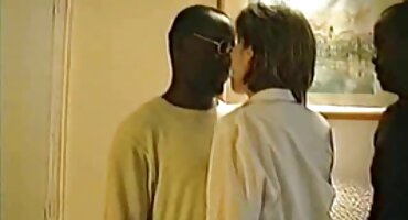 Savannah ima seks matorke porno film u položaju raka.