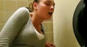 Jade Kush se nije bojala prnici matorke ogromnog penisa.