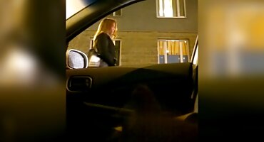 Liz Jordan masturbira joj maca ruskematorke u duši.