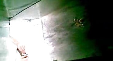 Jebena djevojka u uličici. matorka porno