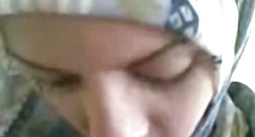 Paton Hall pozvao matore porno je vrtlara u spavaću sobu.