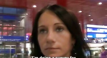 Nasilnik srpske matorke porno je jebao policajca u grlo i maca.