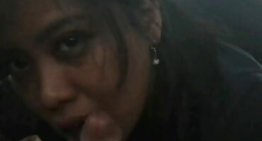 Alicia Vilijams pornici stare matorke daje zgodnog muškarca.