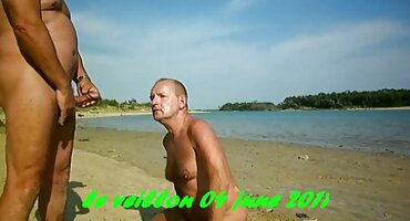 Krivulja je matorke porno tube spremna za seksualne podvige brijanja maca.