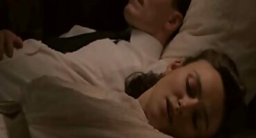 Krivnja je sranje i jebanje na profesorovoj staroj škrinji. srpski porno filmovi matorke