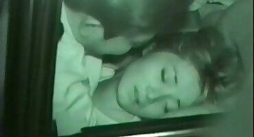 Jebao je Lastchena na krevetu i matorke porno cijedio mu spermu na trbuh.