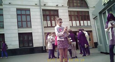 Zrela sluškinja daje porno matorka se robu.