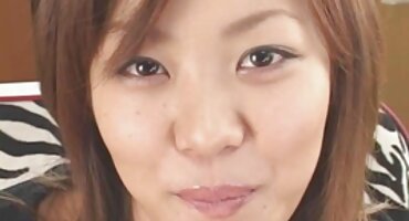 Mlade djevojke požurile su porno macehe lizati Pičke jedna drugoj.