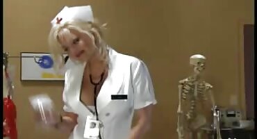 Šef matore zene porno fucks zaposlenika.