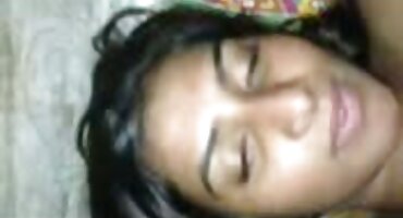 Pokažite dlakavu maca porno slike matorke u spavaćoj sobi.