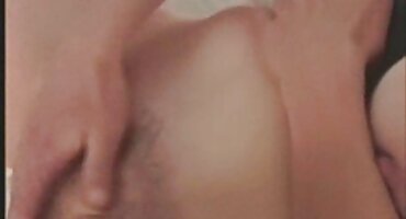 Ona sisa polubrat penis prije seksa s muškarcem. porno stare matorke