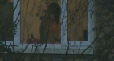 Jebeno crnac bez skidanja hlača. porno stare matorke