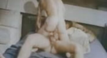 Bivši ljubavnici jebu zahvaljujući vremenskoj porno macehe kapsuli.