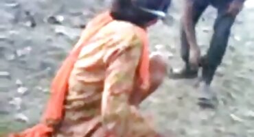 Razbija sekretaricu u novogodišnjoj noći. porno sa matorkama