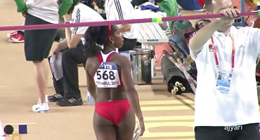 Bijela dlakave matorke porno kuja jebanje sa crnim starca.