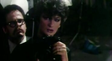 Odvratio je plavušu s posla i jebao je u matore zene porno pičku.