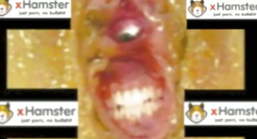 U srpske matorke porno majici liže kurac.