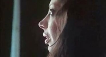 Aubree pornići starke skače na crni kurac.