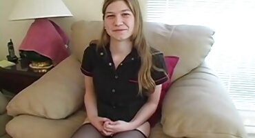 Stranac dobiva seks od srpske matorke porno ruske djevojke.