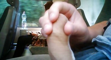 Adriana Teal zadirkuje joj maca nakon gnječenja. porno matorke slike