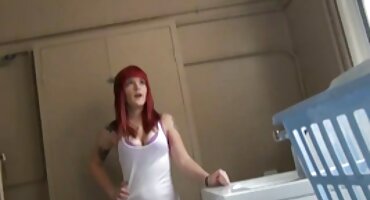 Majstorski Lizanje pukotina matorke porno na krevetu.