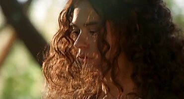 Kajl Mason ima matorke porno tube svoju djevojku i maćehu.