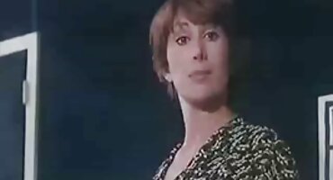 Tiffani ima spolni odnos matorka porno s crncem tijekom noći vještica.