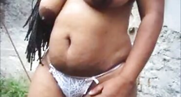 Kuja dovodi muškarca svojoj matore porno sestri uz pomoć seksa.