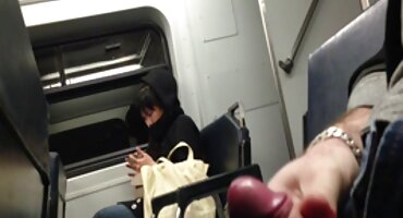 Mama sisa kurac, ne štedeći sebe. srpski porno filmovi matorke